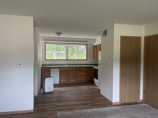 Photo - 4448 Gull Lake Dam Rd Unidad HFW Apartments