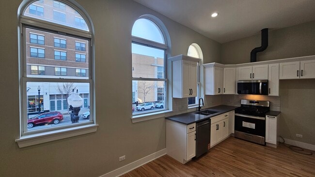 Photo - 4437 N Broadway St