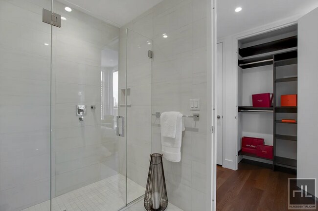 Photo - East 44th Street Unidad 9L