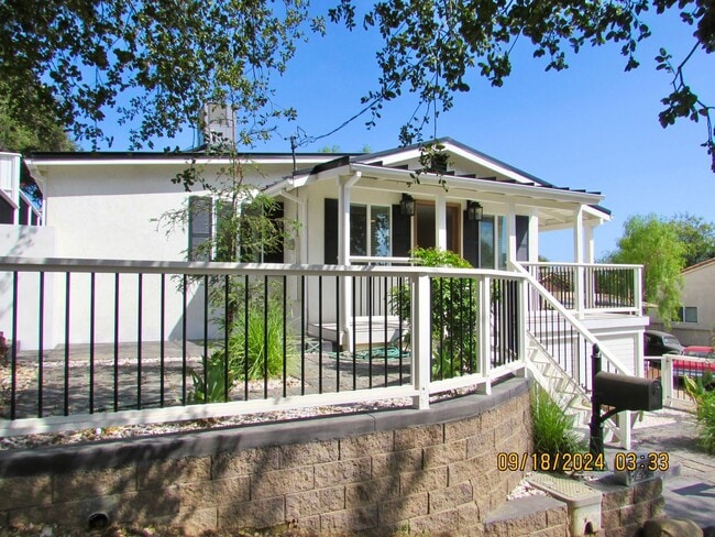 Building Photo - Completely remodeled 2bed/2bath cottage in...