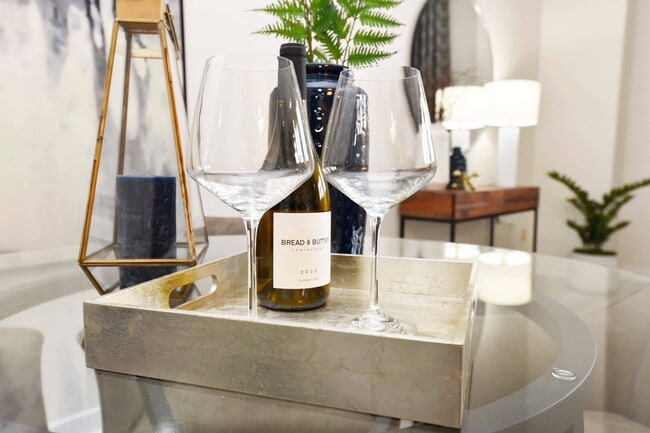 Model Dining