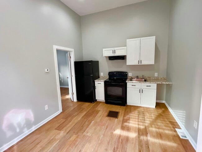 Building Photo - 1518 Howard St