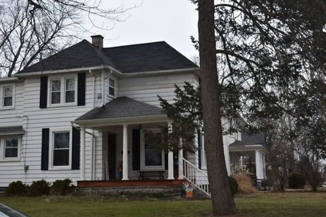 Building Photo - One Bedroom Apartment