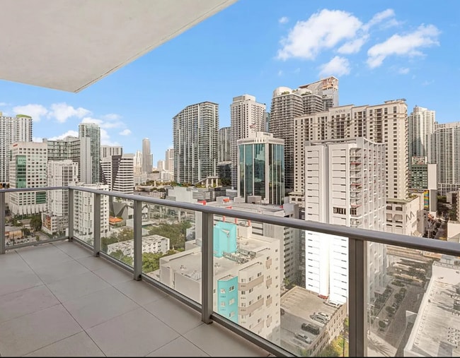 Building Photo - 1010 SW 2nd Ave Unit 2004