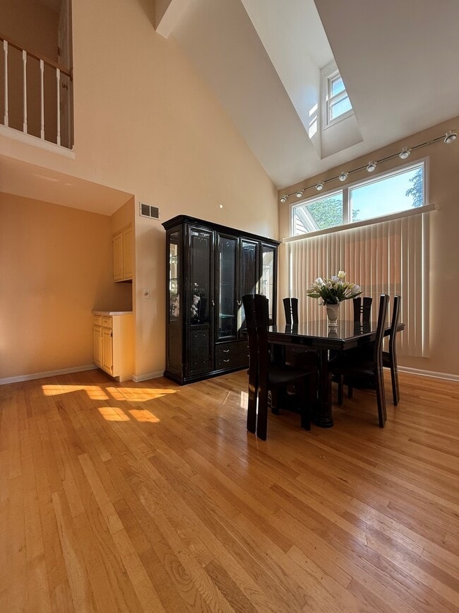 Photo - 1062 Dearborn Ln