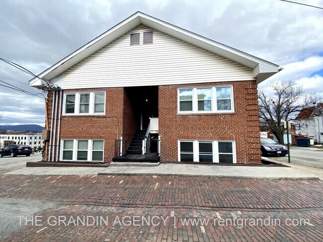 202 Elm Ave