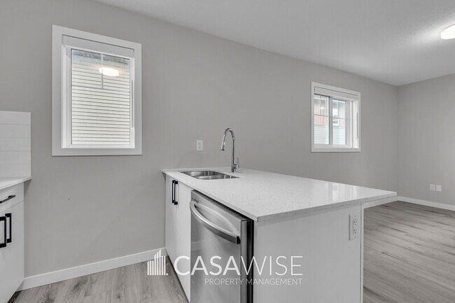 Photo - 6046 Naden Landing NW