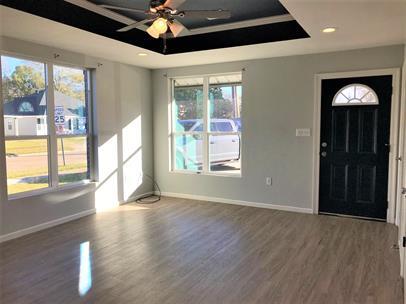 Photo - 3703 Common St