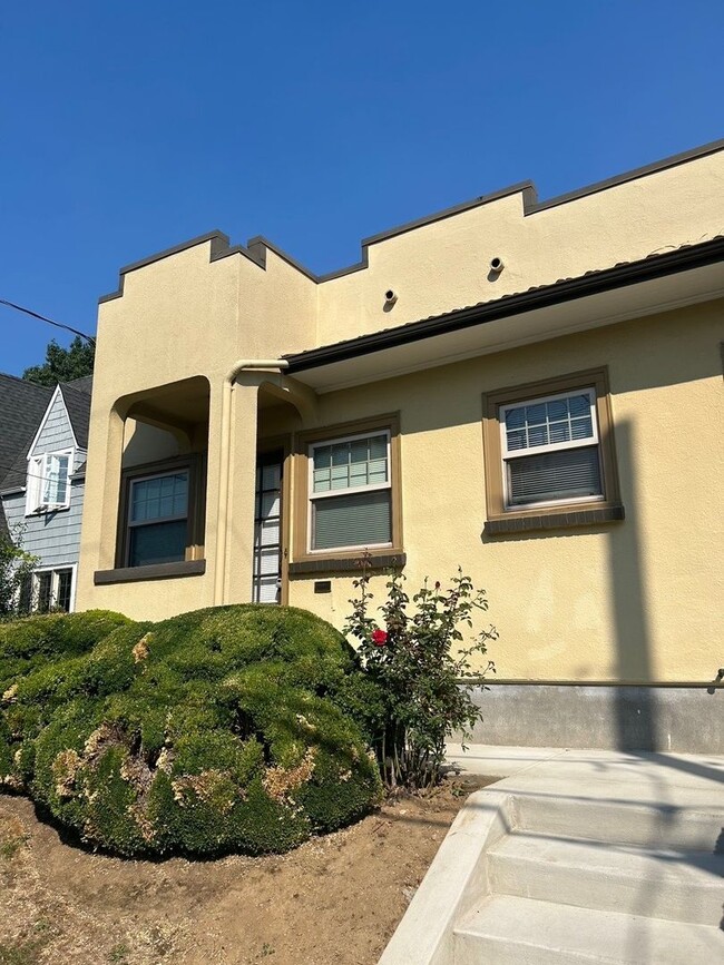 Photo - Spanish-Style Apartment Close to Belmont/Laurelhurst Located on Famous Peacock Lane! Loaded with ...