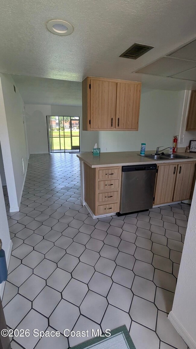 Photo - 1606 University Ln Unit 1403