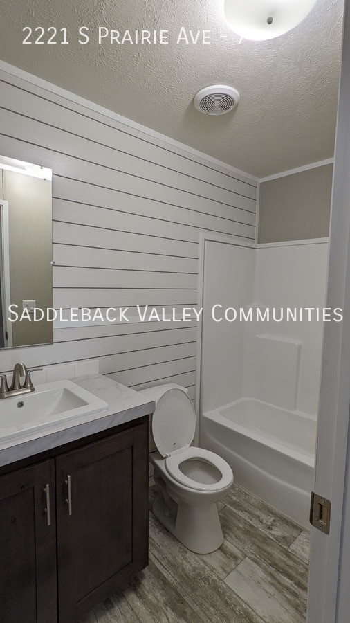 Photo - 2221 S Prairie Ave