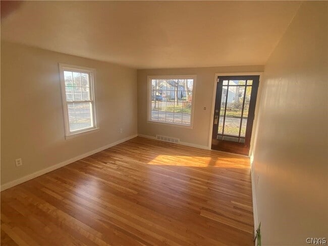 Photo - 106 Hazelhurst Ave