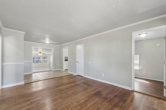 Photo - 224 E Myrtle Ln