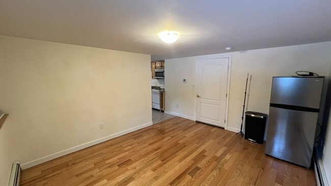 Building Photo - All Utilities Included! 1 Bedroom In-Acces... Rental