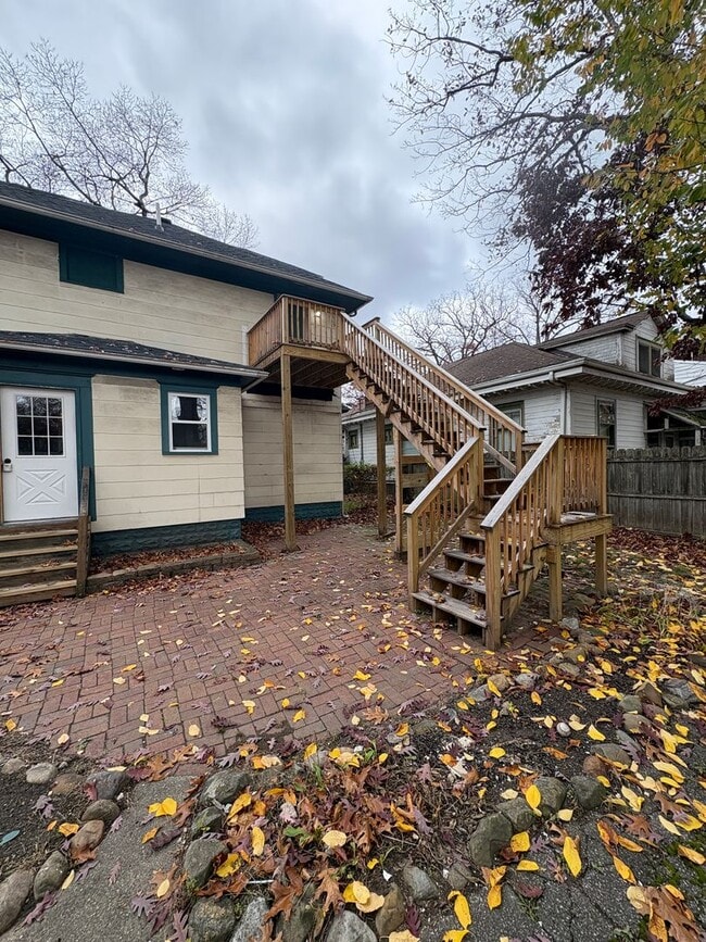 Photo - 185 S Balch St Unidad 2