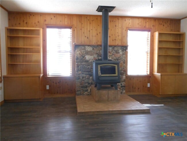 1441 Robin Ln