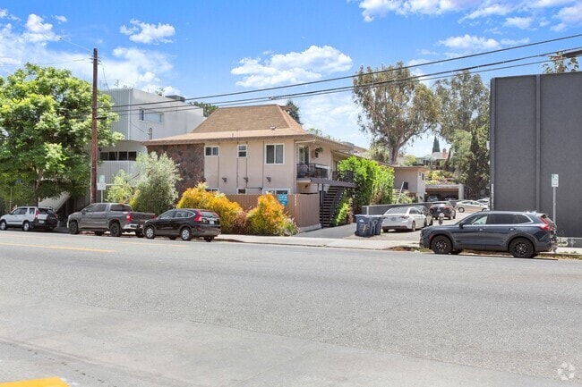 Building Photo - Rowena Rental