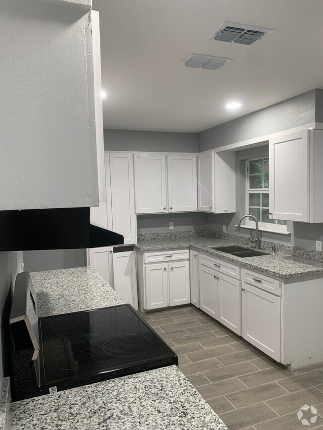 Building Photo - 2302 E Bowie Ave Rental