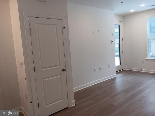 Photo - 4951 Longmire Wy