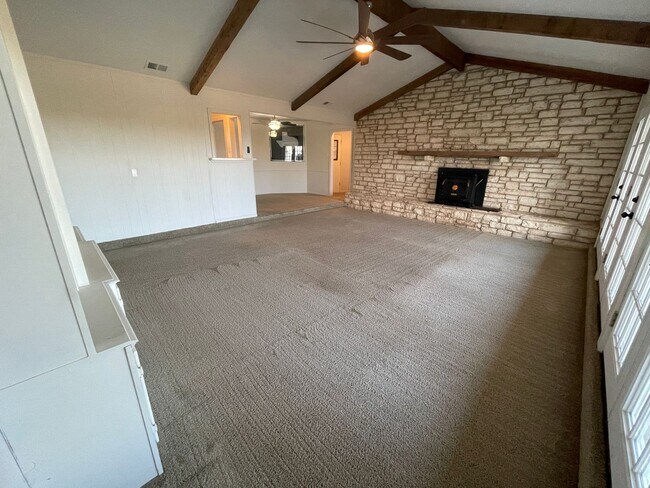 Photo - 552 Lawson Ln