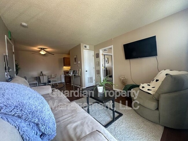 Photo - 515 W 11th St