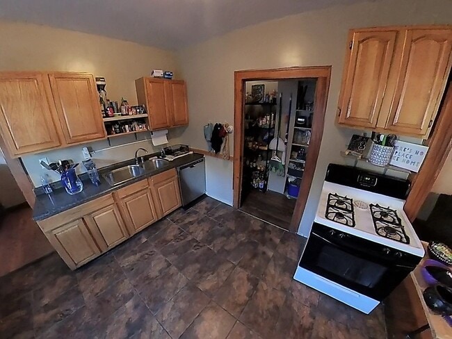 Photo - 518 E 1st St Unit 1