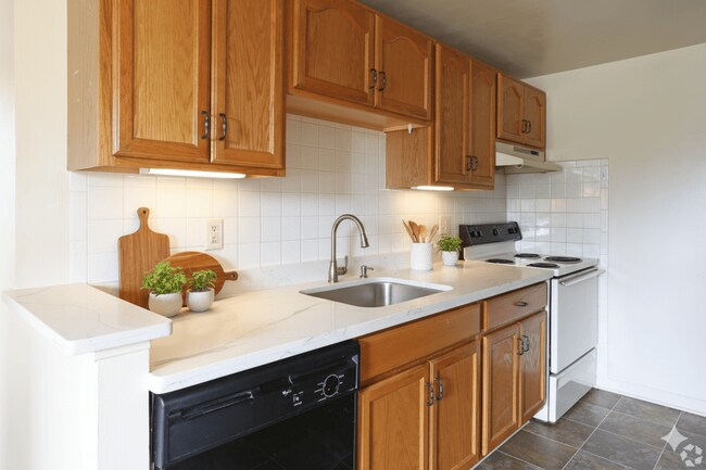 Lincoln Square Apartments