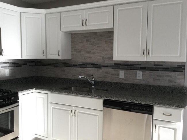 Photo - 4786 Grenwich Way N