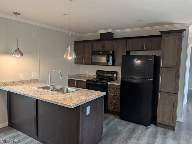 Photo - 230 Edgecliff Cir W