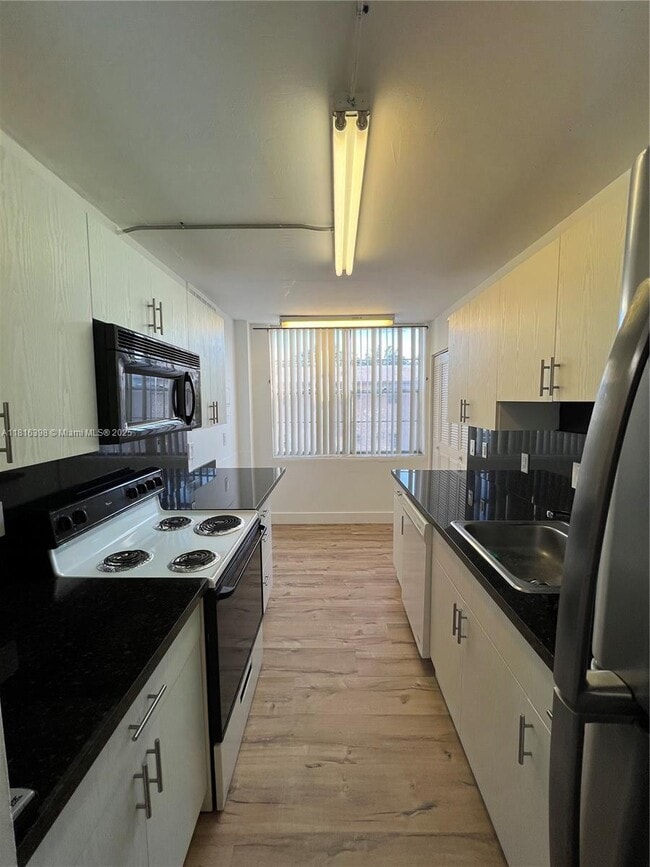 Building Photo - 12105 NE 6th Ave Unit 201 Rental