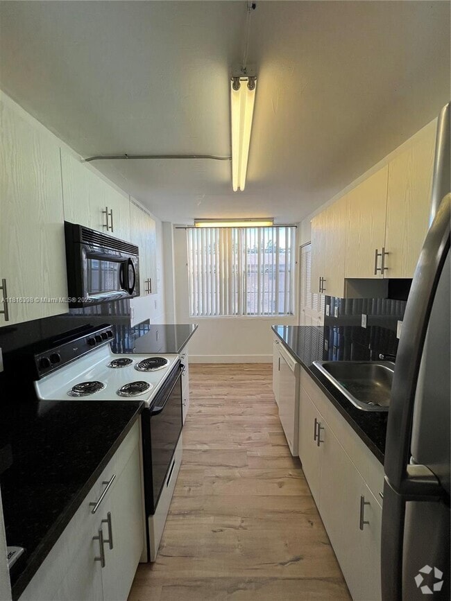 Building Photo - 12105 NE 6th Ave Unit 201 Rental