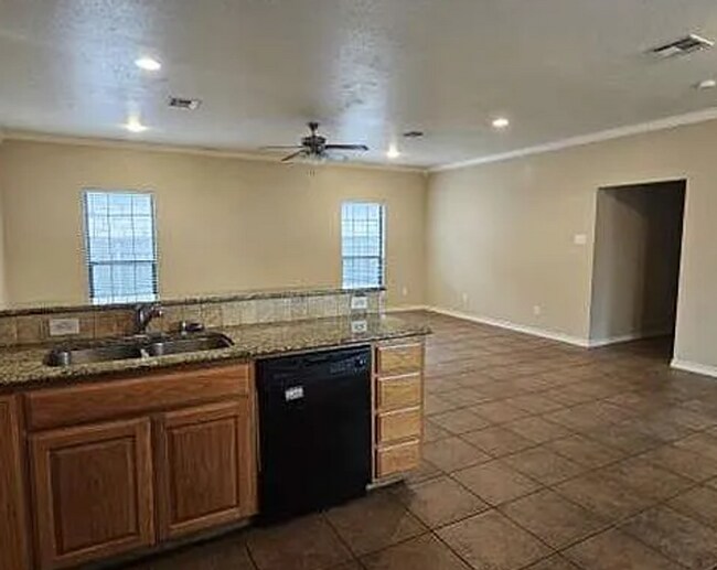 Photo - 5 Bedroom Near Campus