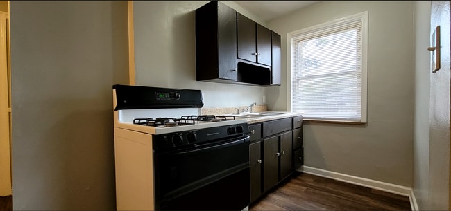 219-237 E Xenia Dr