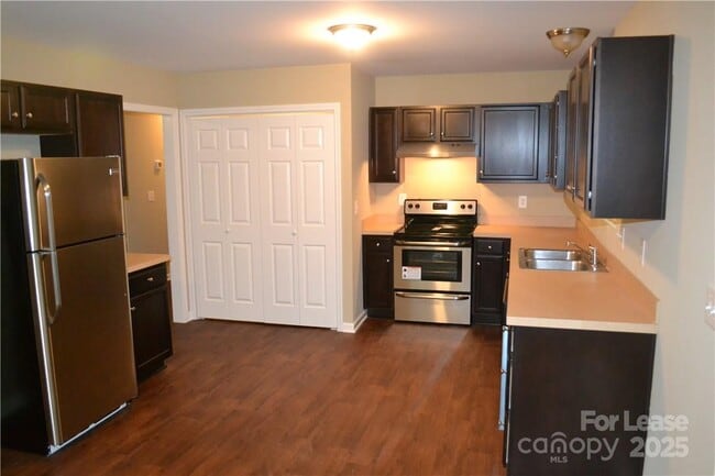 Photo - 2919 Archdale Dr