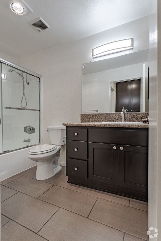1BR, 1BA - 600 SF - #101