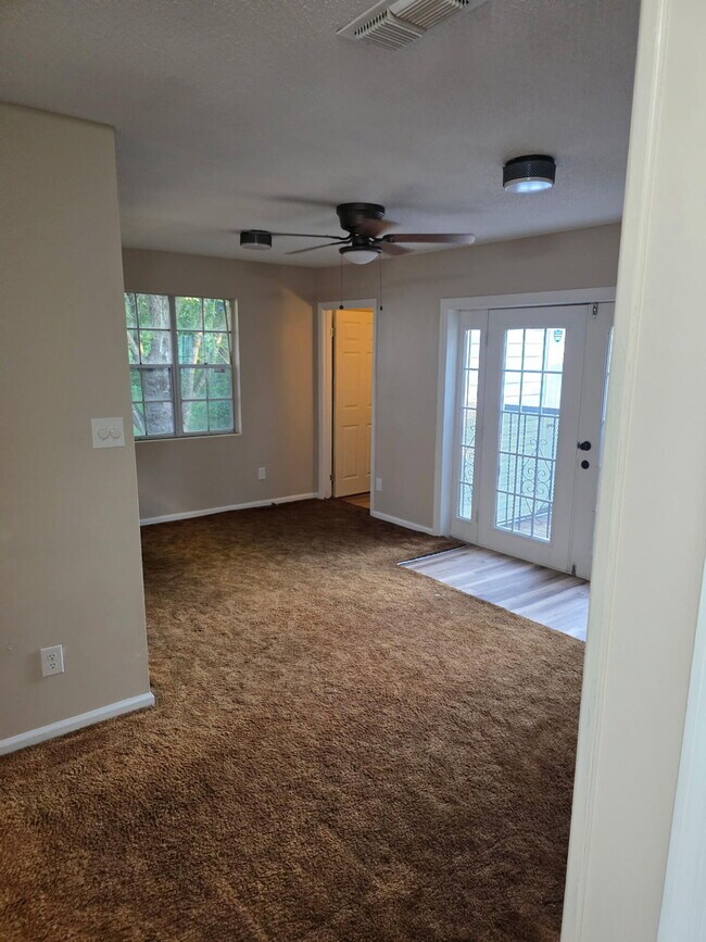 Photo - 2304 Winston Way