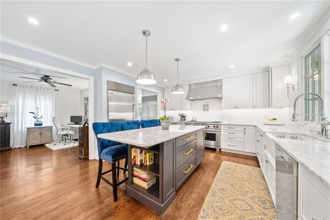 Photo - 970 Lindbergh Drive NE