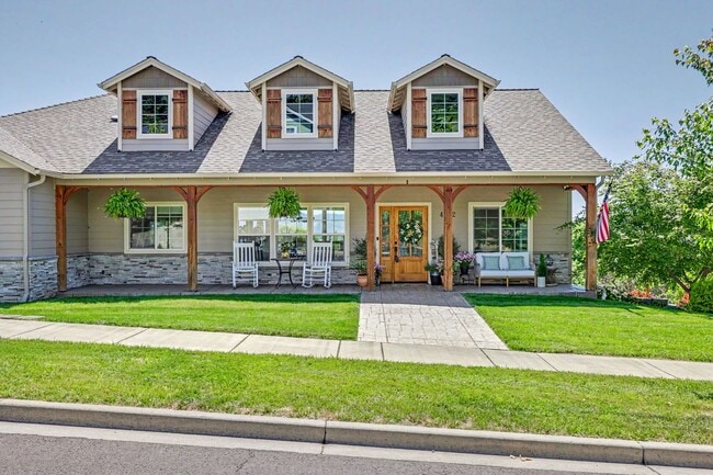 Building Photo - Stunning Luxury Home Coming Soon!