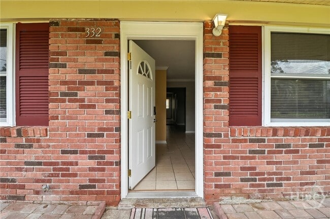 Photo - 332 Woodley Rd