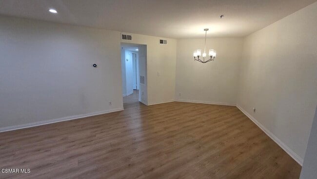 Photo - 697 Sutton Crest Trail