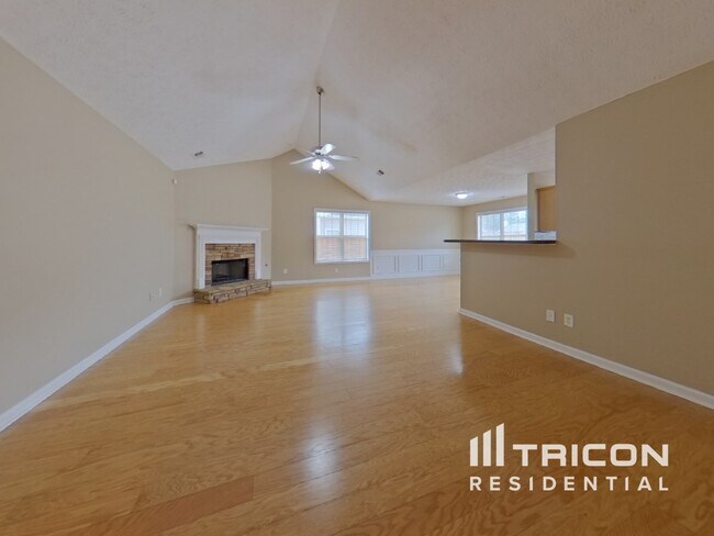 Photo - 324 White Flower Cir