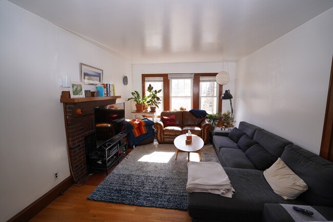 Building Photo - 59 Maple Ave Unit 1