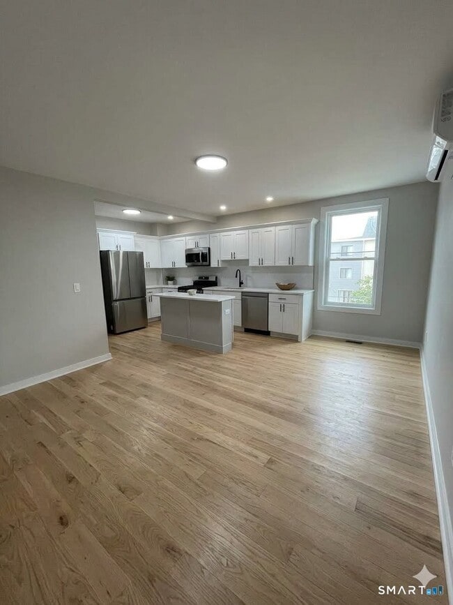 560 Howard Ave Unit 3
