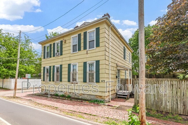 Photo - 673 E Sycamore St