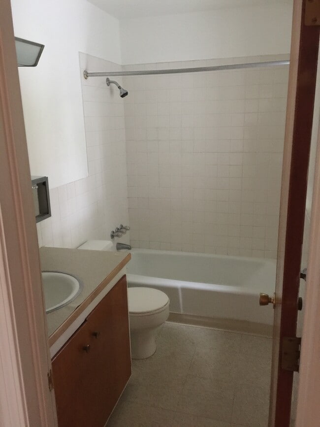 Photo - 1595 Garman Road