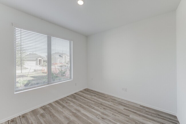 Photo - 31415 Beacon Cove Trl