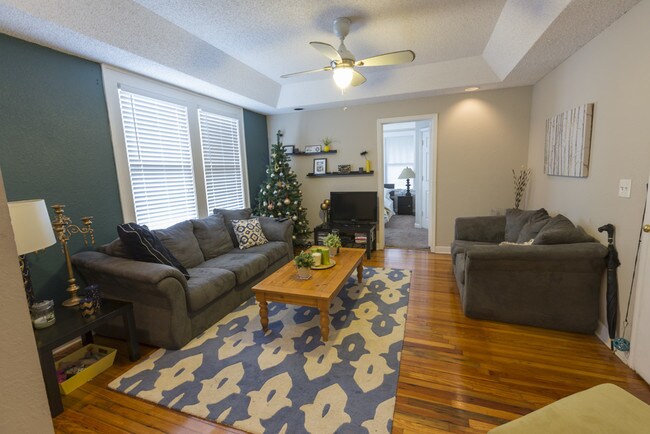 Photo - 421 E Amelia St Unidad B