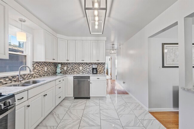 Photo - 290 Randolph Ave