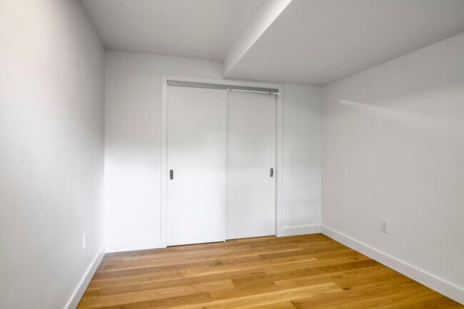 Photo - 10 Av. Rosemount Unit 4