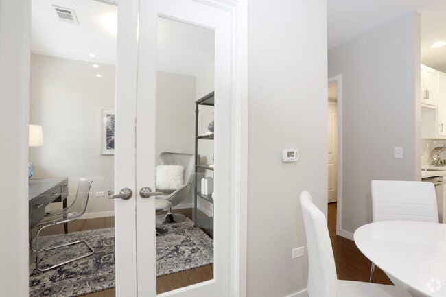 1 Bed+Den - French Drs